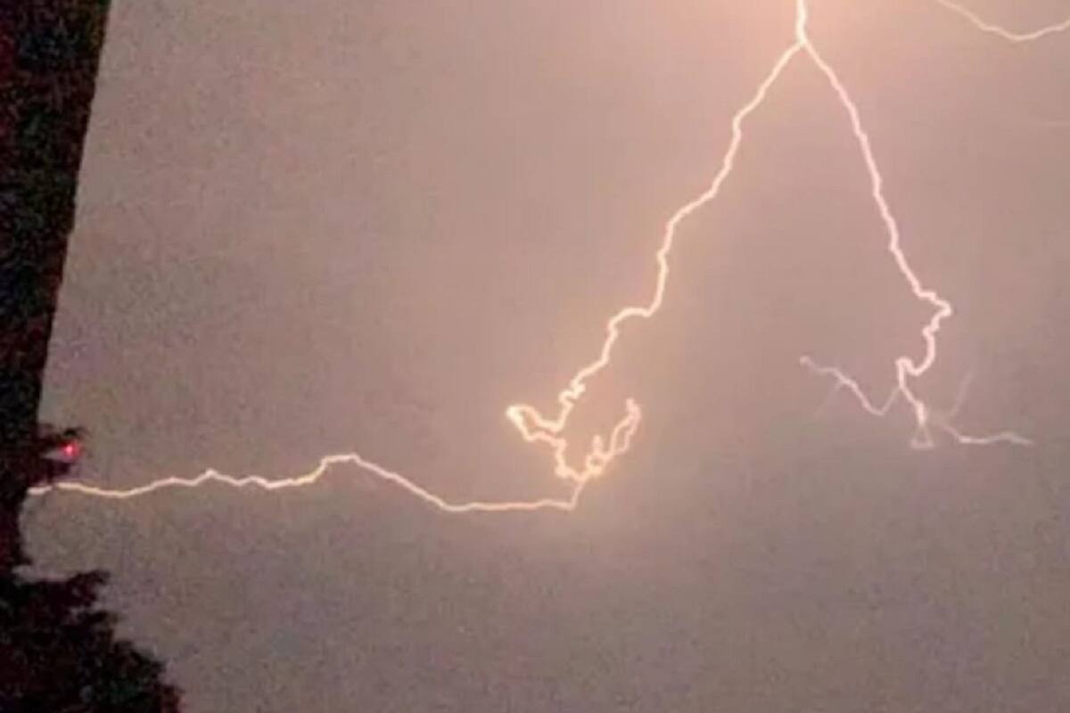 VIDEO VIRAL: Impresionante tormenta eléctrica ilumina el cielo nocturno de Inglaterra