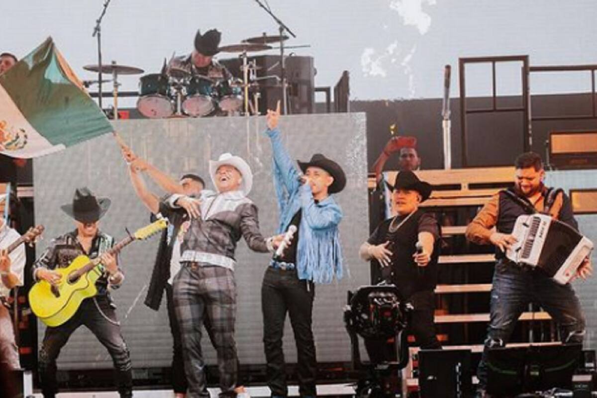 Grupo Firme apoyó a una fan para que confesara su sexualidad a su familia