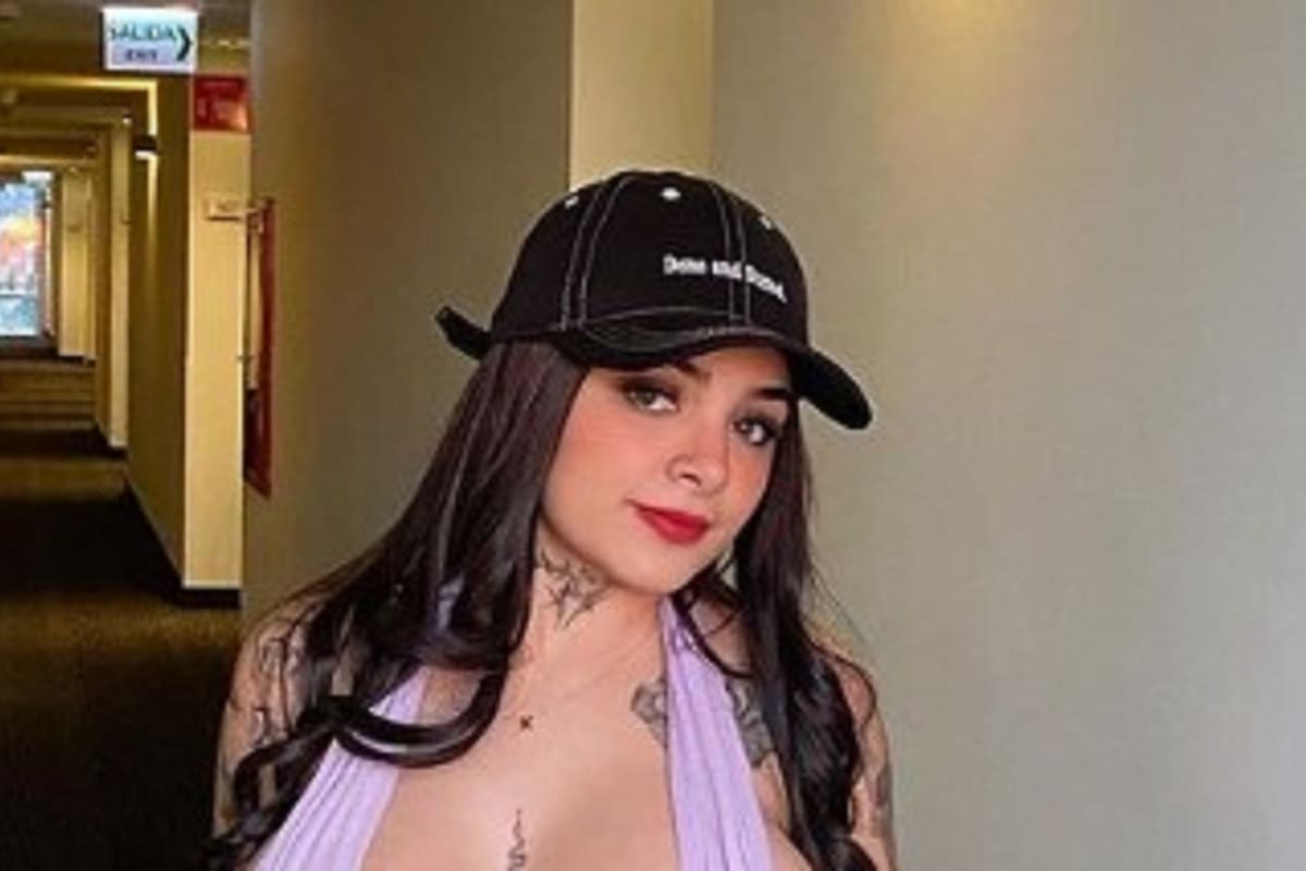 Karely Ruiz modela con pocas prendas y le dicen: "Ya no hay más que ver"