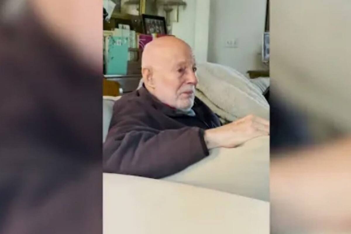 Abuelito llora al volver a ver el video de la boda con su fallecida esposa