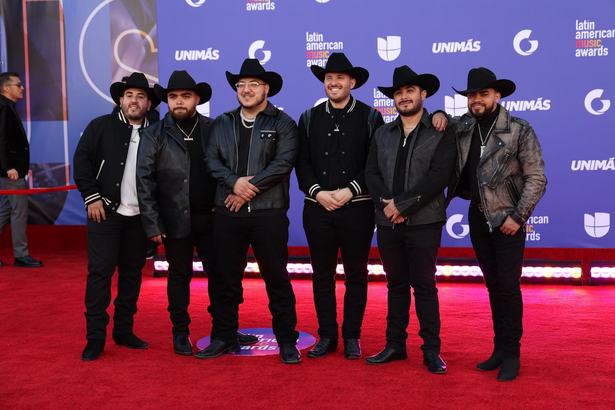 USA6159. LAS VEGAS (ESTADOS UNIDOS), 20/04/2023.- Los integrantes de la banda Grupo Frontera posan en la alfombra roja de los Latin American Music Awards (Latin AMAs) hoy, en el MGM Grand Garden Arena en Las Vegas, Nevada (EE.UU.). Las nominaciones de este año, en el que parten como favoritos Bad Bunny, Becky G y Daddy Yankee, destacan artistas que abarcan todos los géneros de la música latina dentro de 26 categorías. EFE/Ronda Churchill