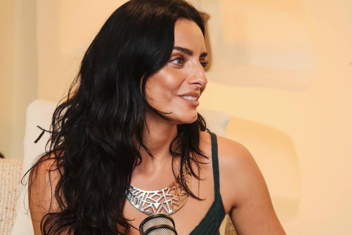 Aislinn Derbez se pronuncia tras polémico podcast sobre curar enfermedades con "buena vibra"