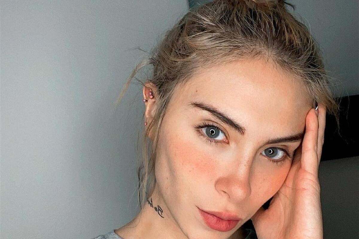 Fernanda Moreno sorprende al posar de esta manera su espectacular traje de baño azul