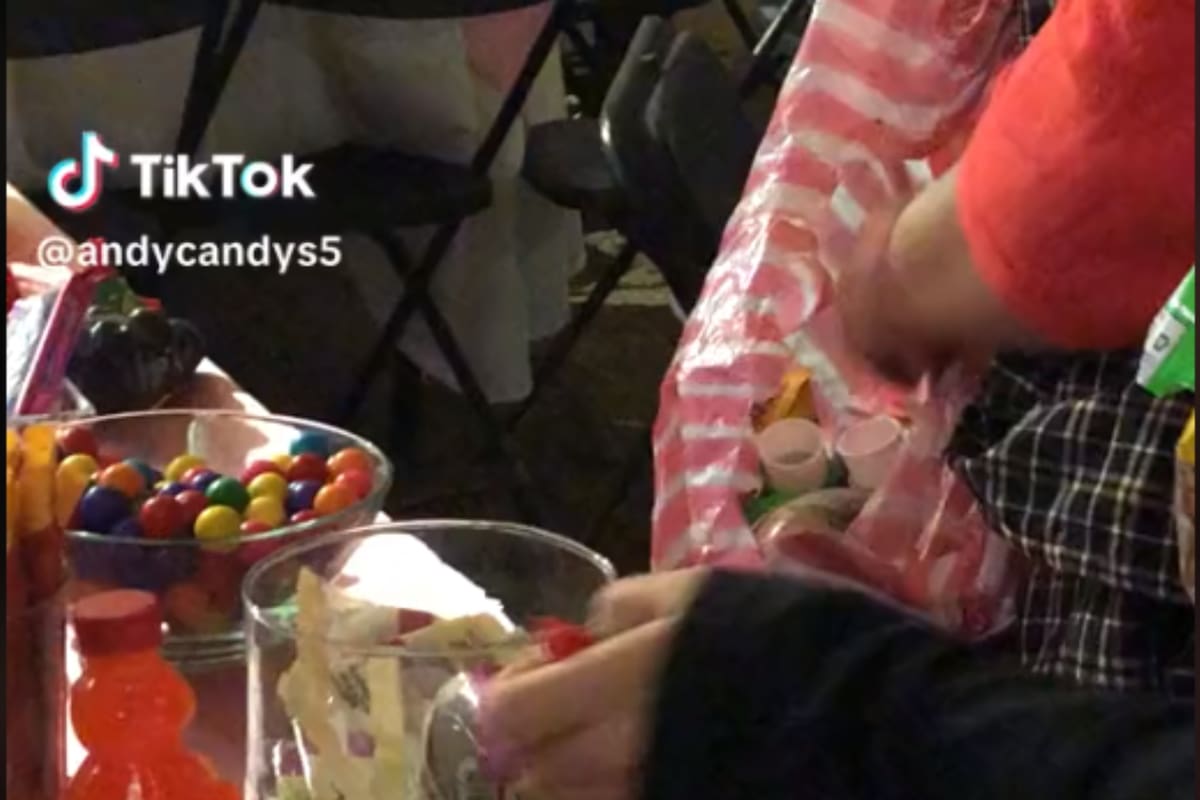 TikTok: Señora se lleva todos los dulces de una quinceañera y se vuelve viral