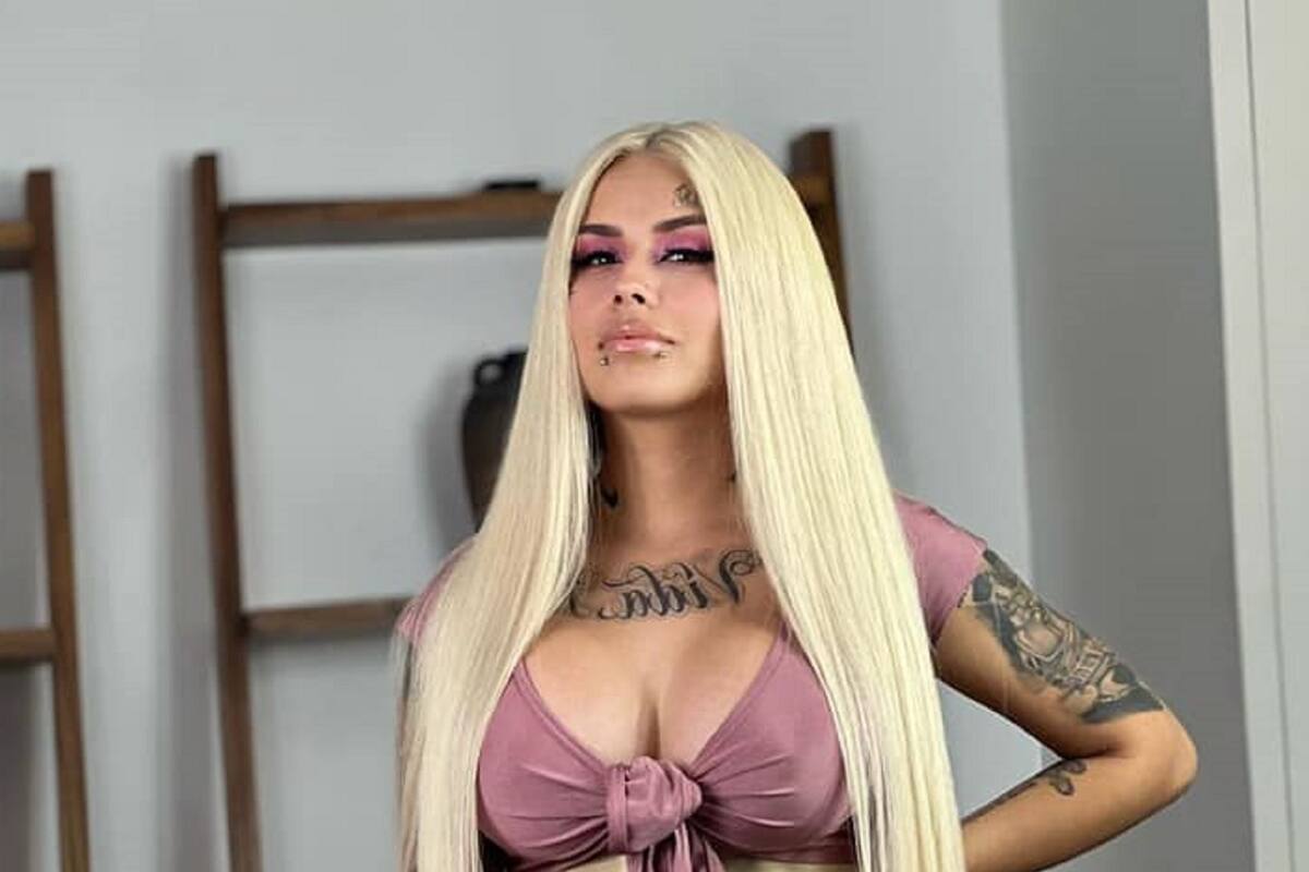 "Mona" presume cuerpazo con ropa interior de encaje y Karely Ruiz le pide posar juntas