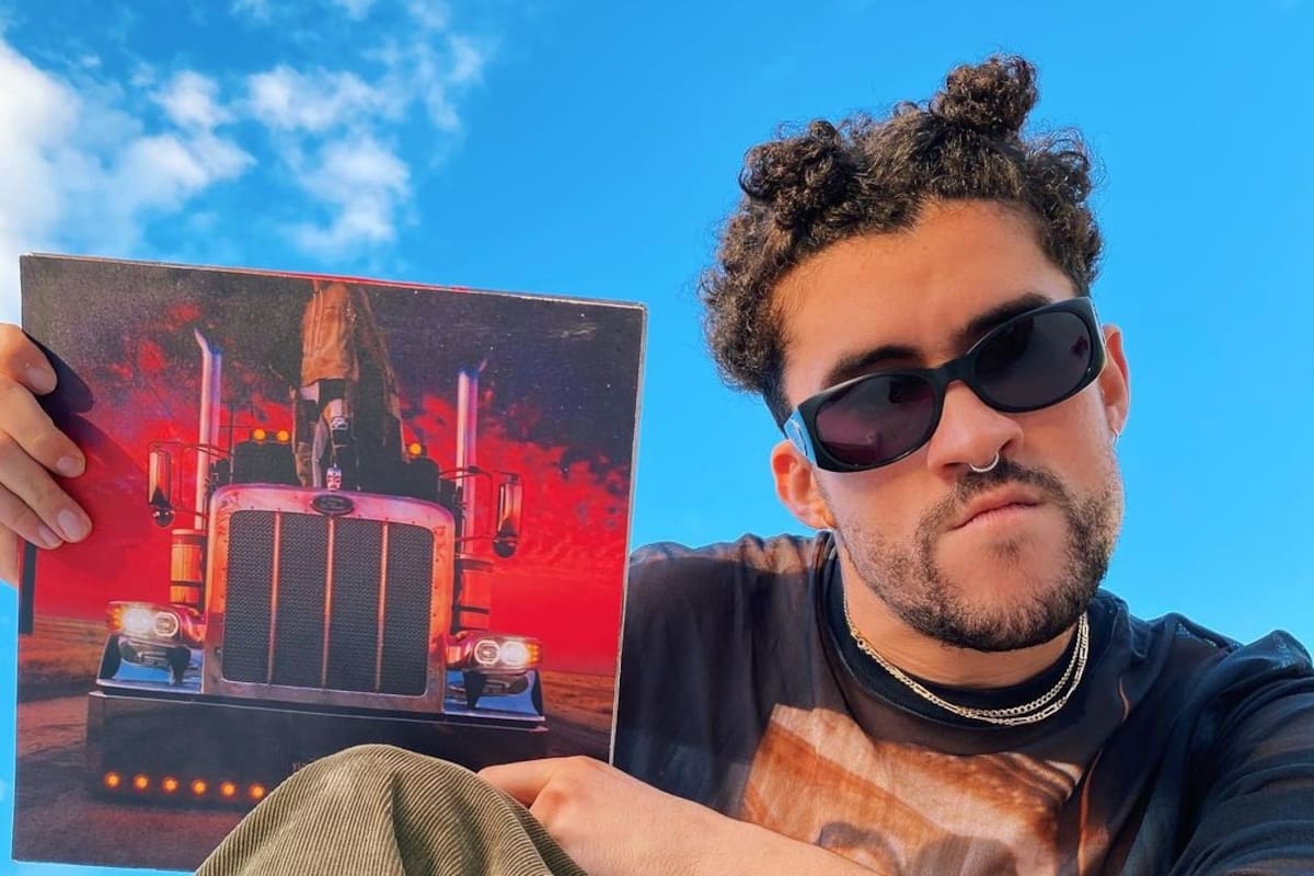 Bad Bunny lanza el videoclip de "Hoy cobré" junto a Snoop Dogg