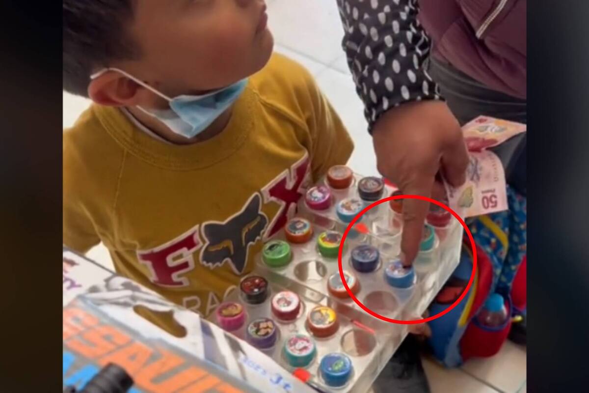 VIDEO: Una mamá le prohíbe a su hijo comprar juguete de color rosa