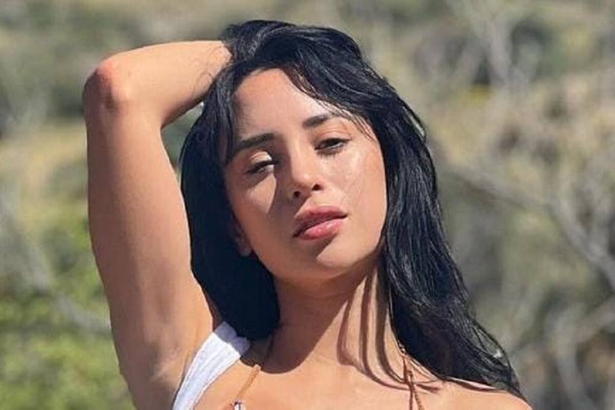 Verónica Perasso luce su escultural figura con su colorido bikini