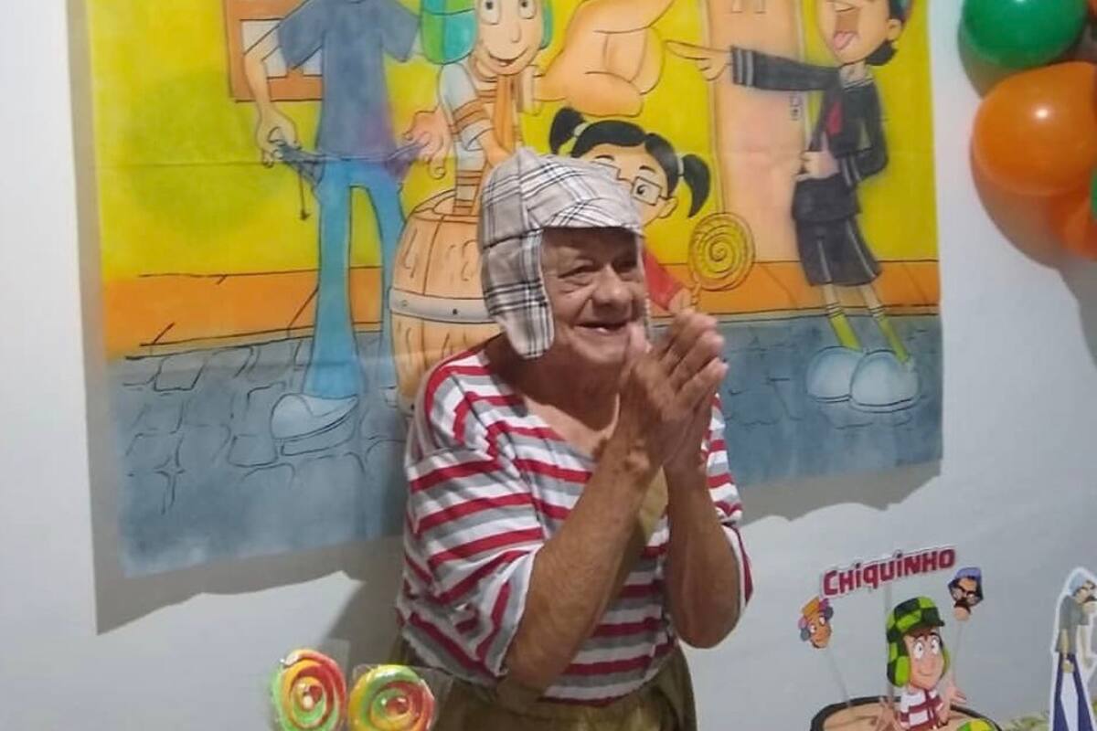 Abuelito festeja su cumpleaños #92 vestido de "El Chavo del 8" y enamora a todo Internet