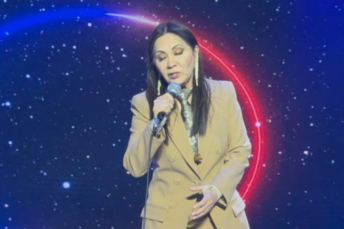 Ana Gabriel detiene concierto para oxigenarse y aclara malentendido en Puebla