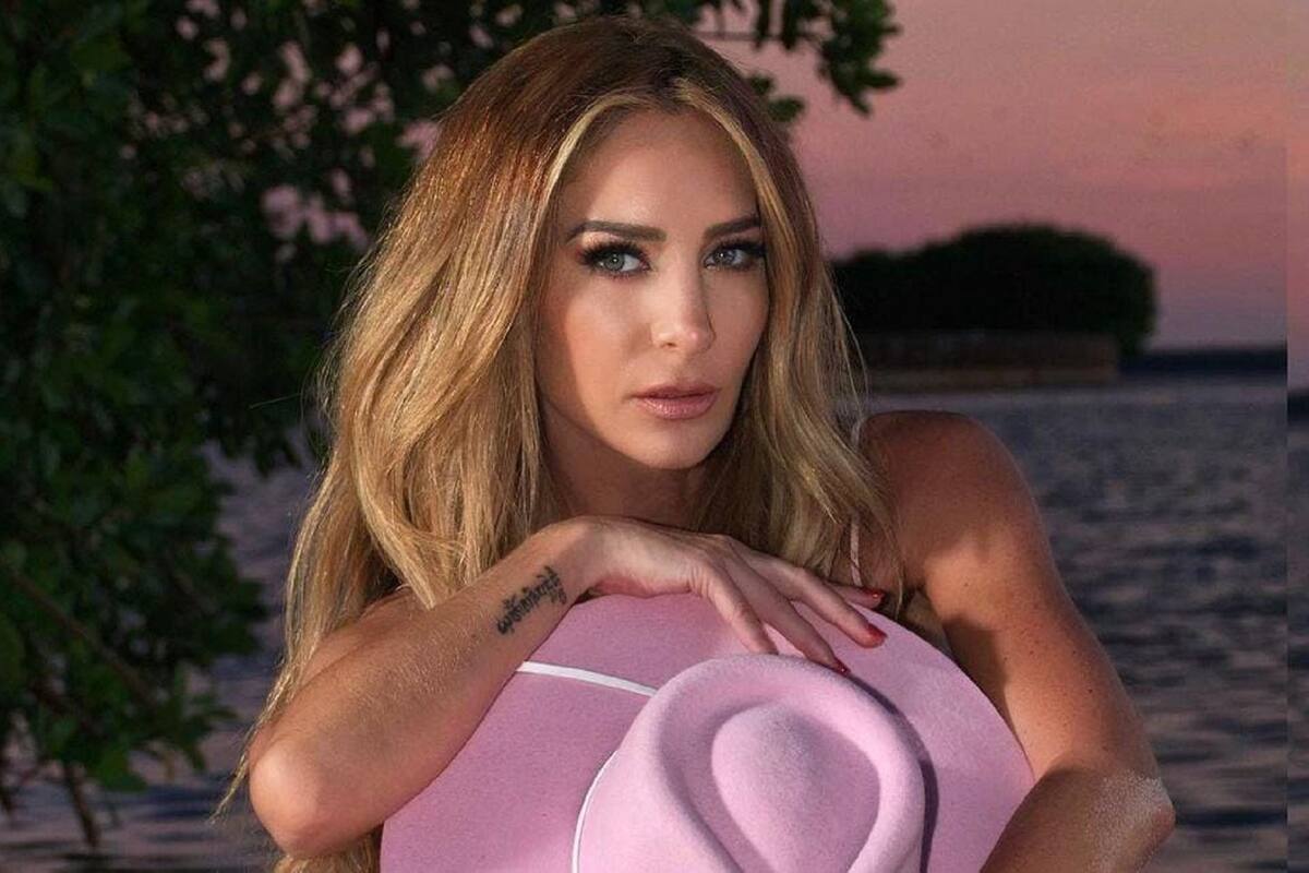 Desde una playa en Miami Geraldine Bazán modela su increíble figura en bikini