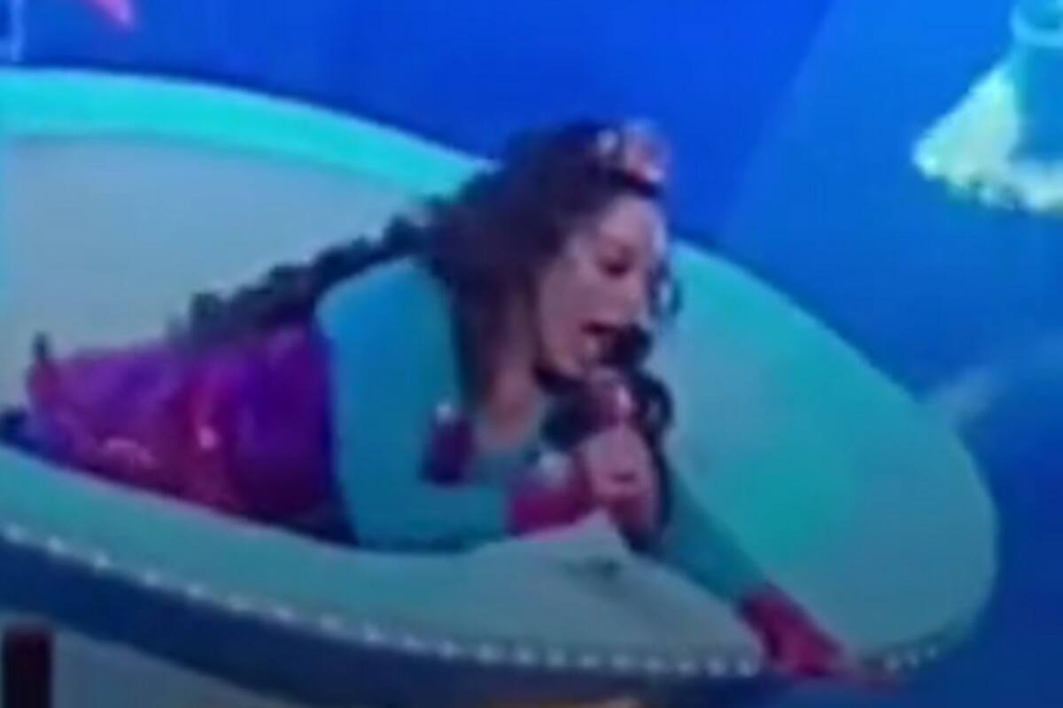 VIDEO: Tatiana estuvo a punto de darse un espapirifáctico golpe en el escenario