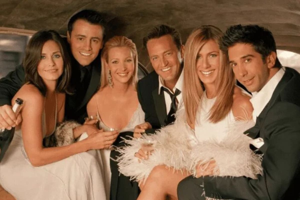 Subastan guiones originales de ‘Friends’ encontrados en la basura