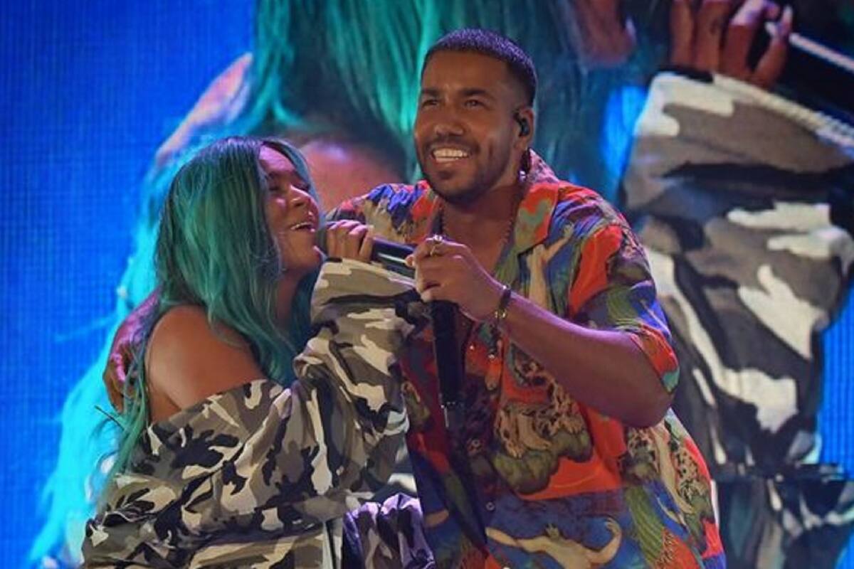 Aventura invita a Karol G a cantar "Obsesión" durante su show en Los Ángeles