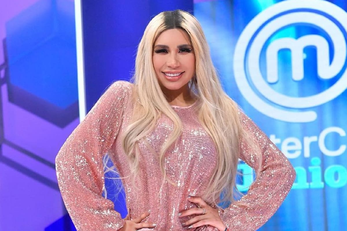 "La Bebeshita" se viste de angelito para promocionar su negocio de lencería