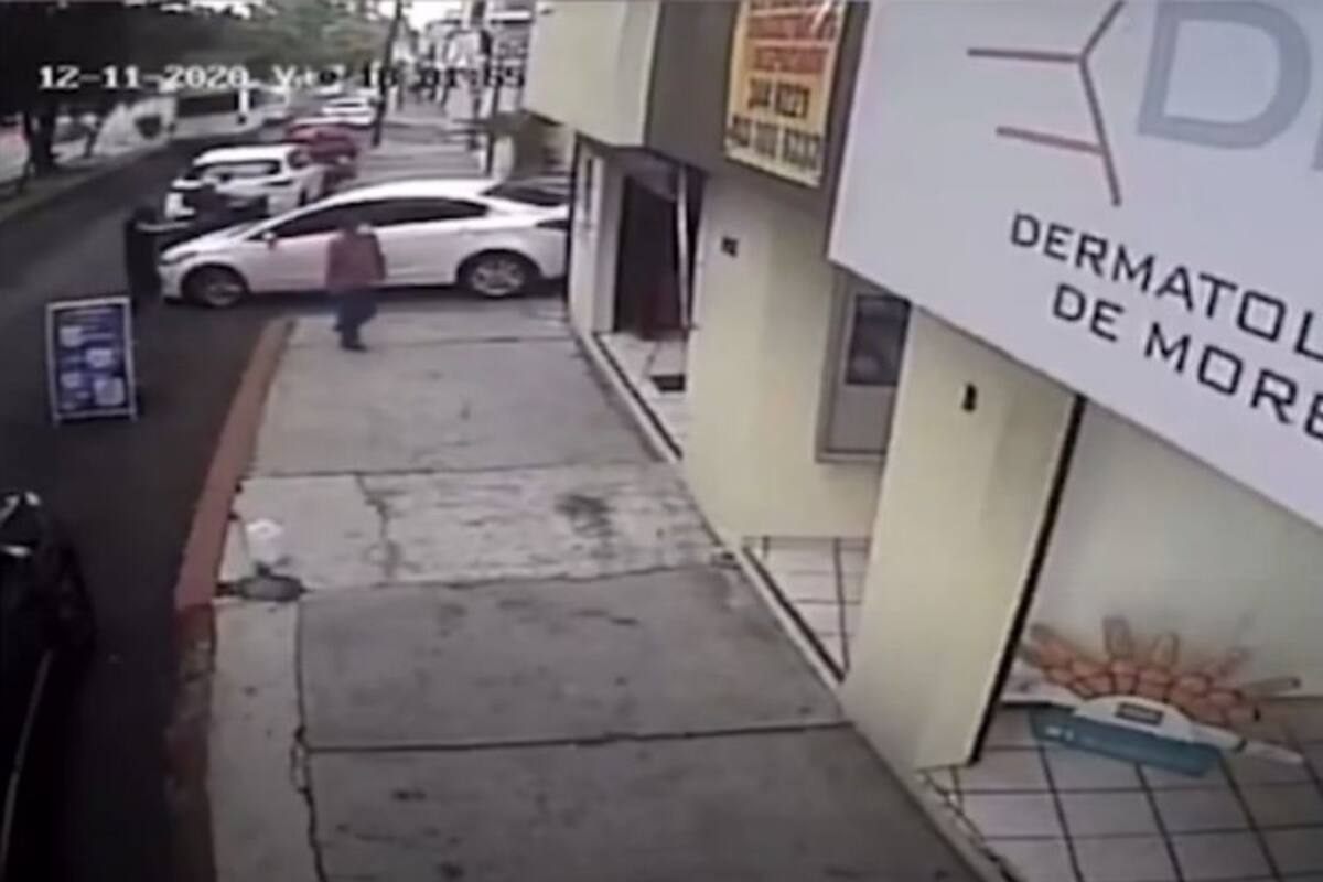 VIDEO VIRAL: Conductor huye de asalto y regresa para atropellar a los asaltantes