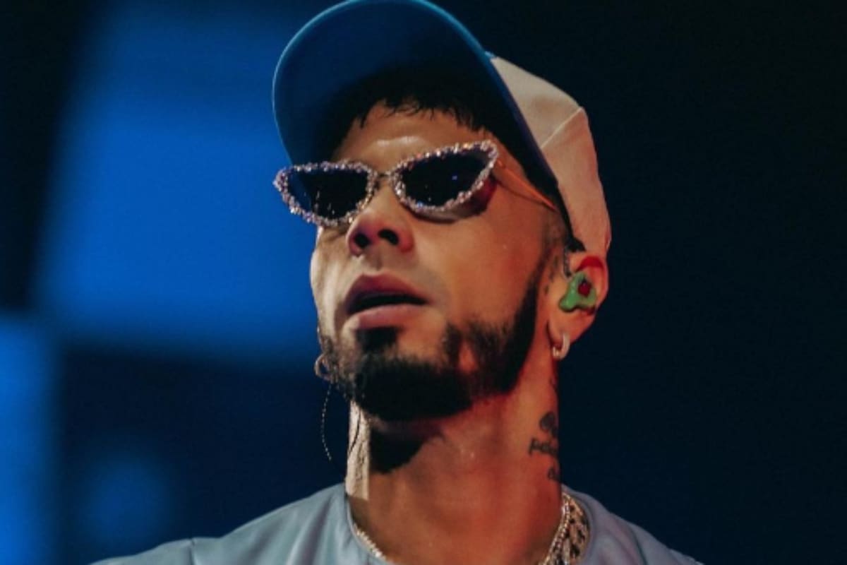 Anuel arremete de forma indirecta contra Feid en concierto en vivo