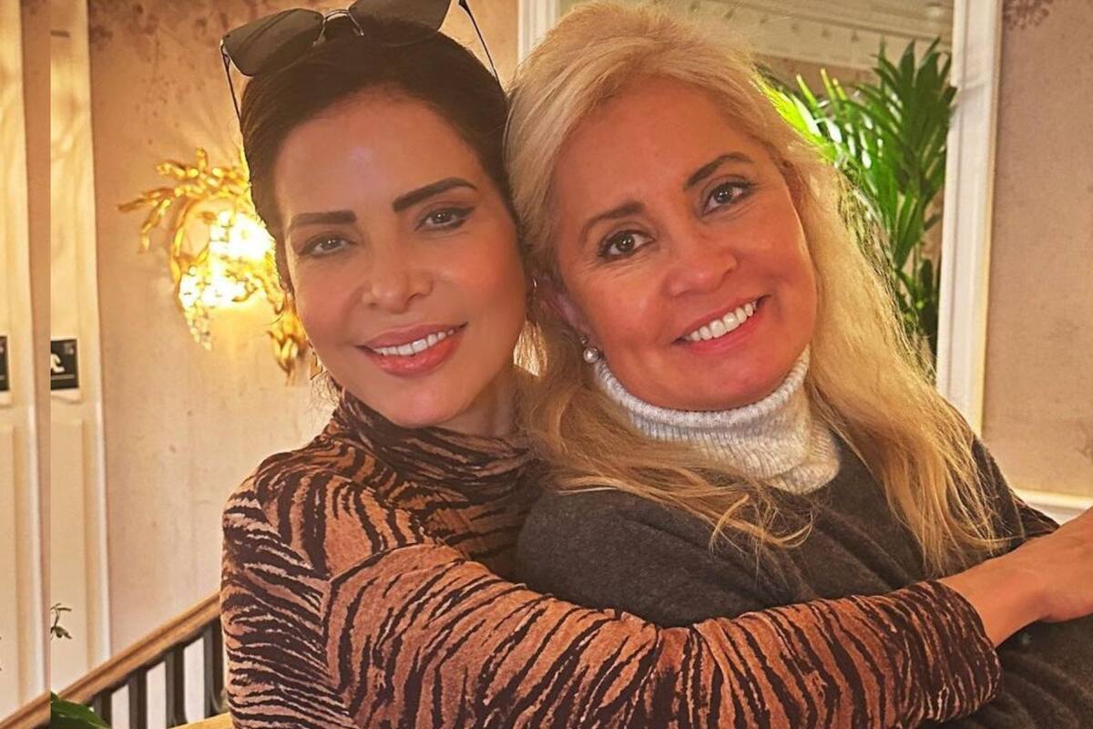 Gloria Trevi y elenco de "Ellas soy yo" Rinden emotivo homenaje a Carla Estrada en su despedida de Televisa