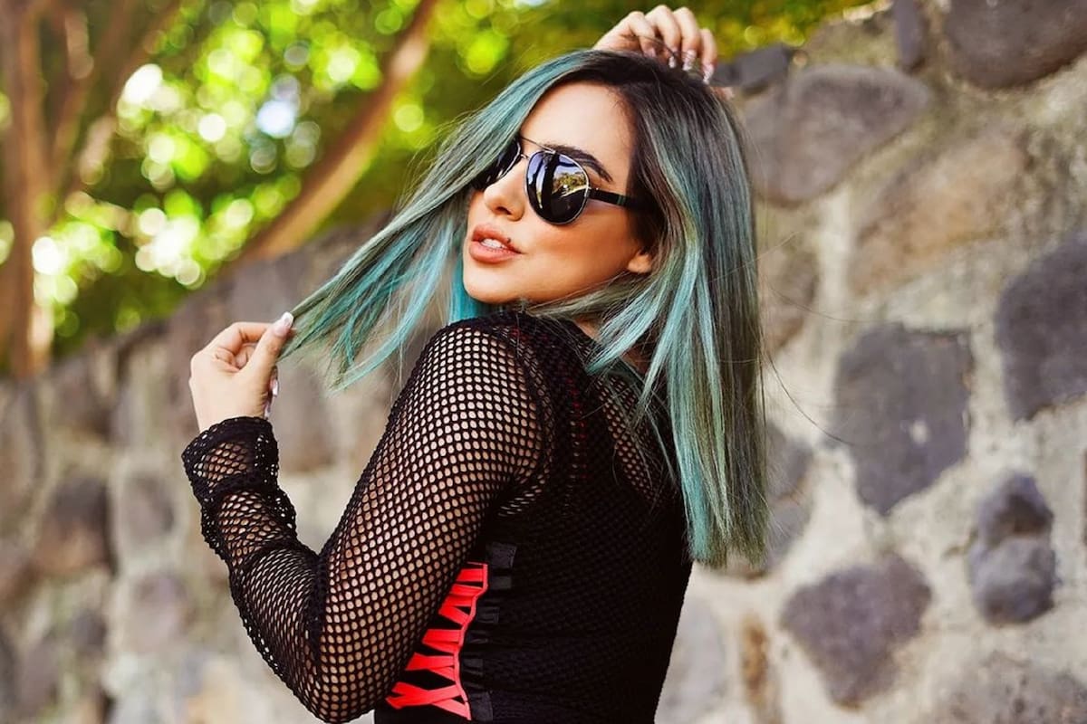 Dulce Soltero celebra las fiestas patrias en bikini y sombrero charro