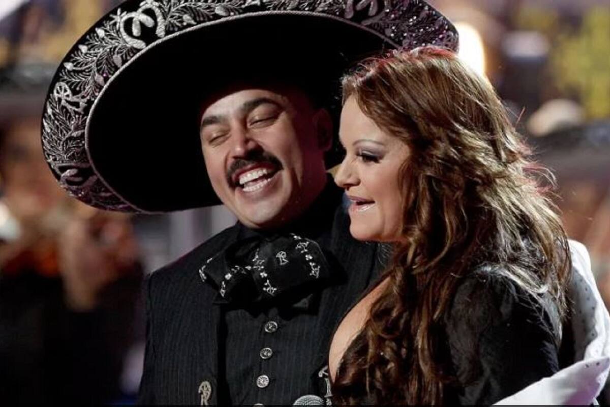 Jenni Rivera se le manifestó a Lupillo en pleno concierto
