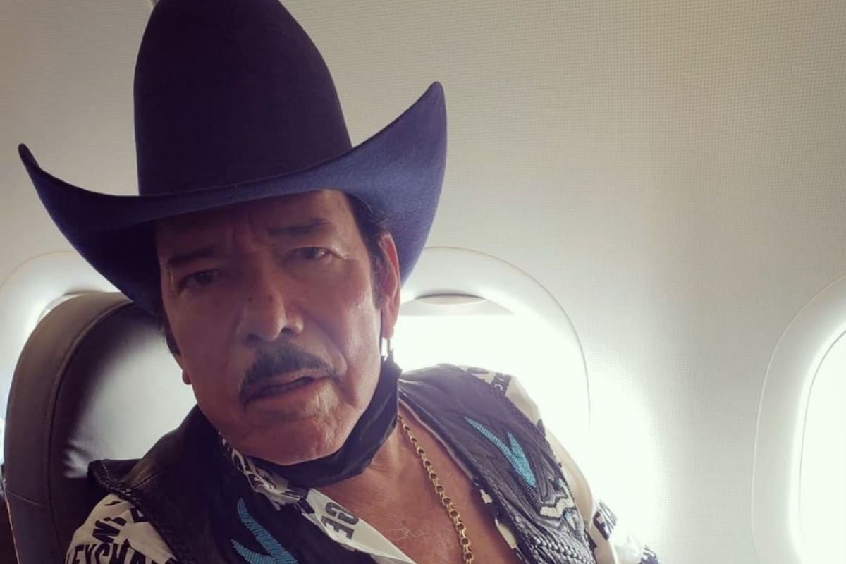 Lalo Mora responde tras ser criticado de besar a sus fans