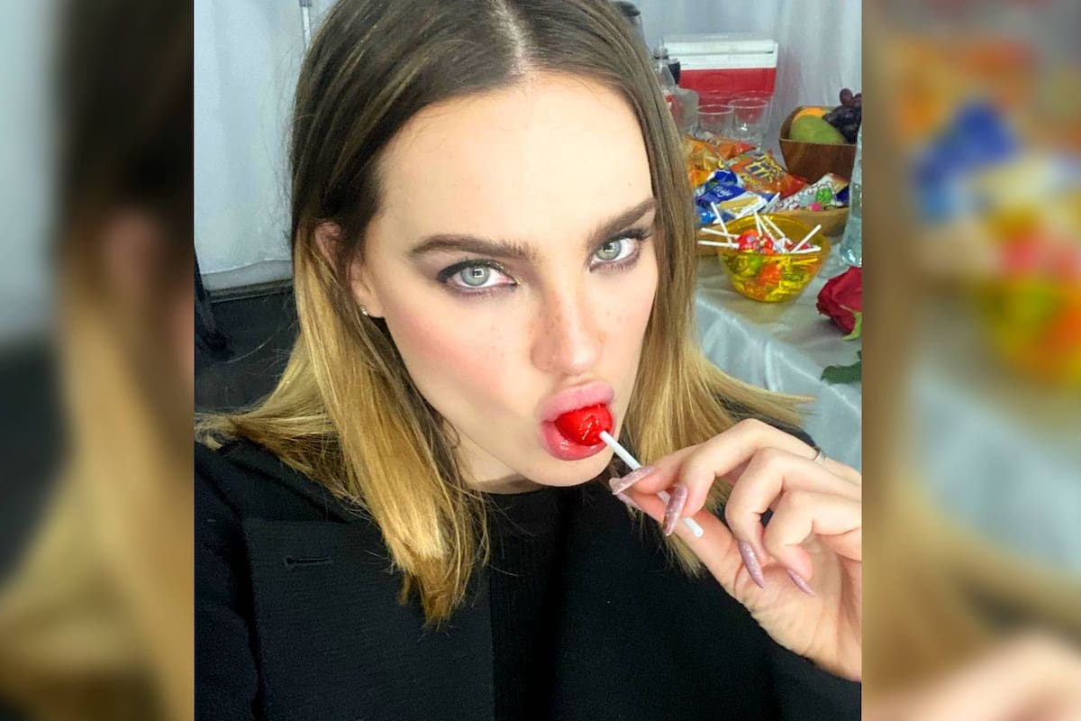 Belinda se despide de Italia luciendo un descarado traje de baño