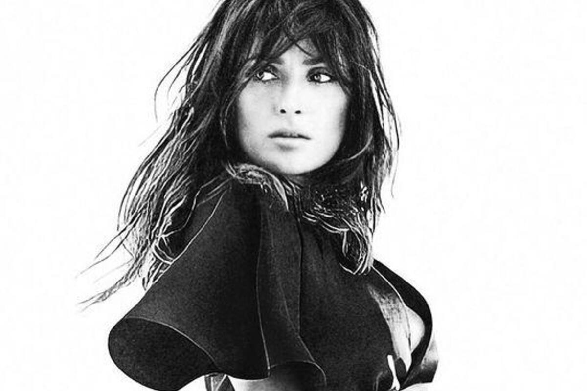 Salma Hayek presume cuerpazo en mini bikini a sus 54 años