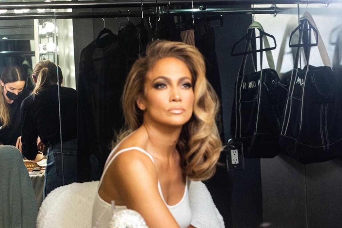 Jennifer López impacta con imagen en bikini