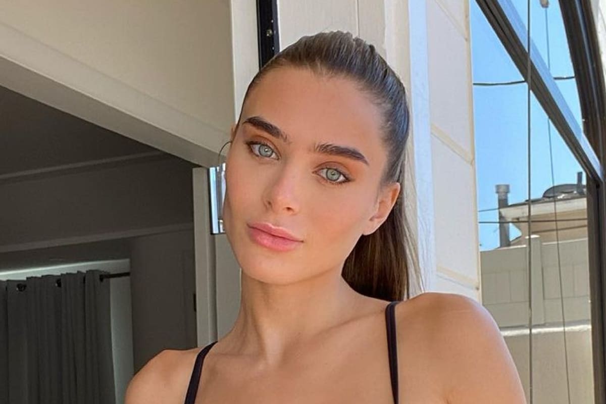 Lana Rhoades presume su pancita de embarazo con diminuto bikini