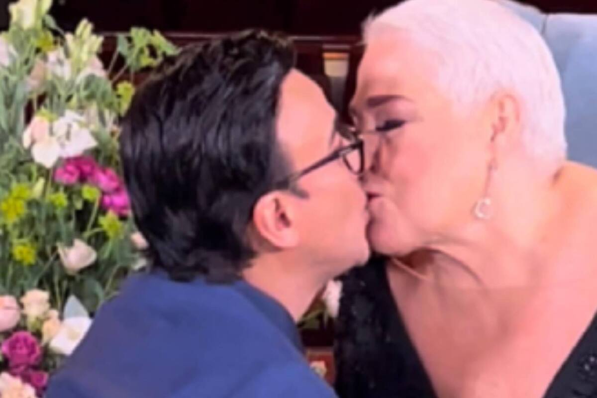 Adal Ramones y Lupita D'Alessio se dan tremendo beso en la boca
