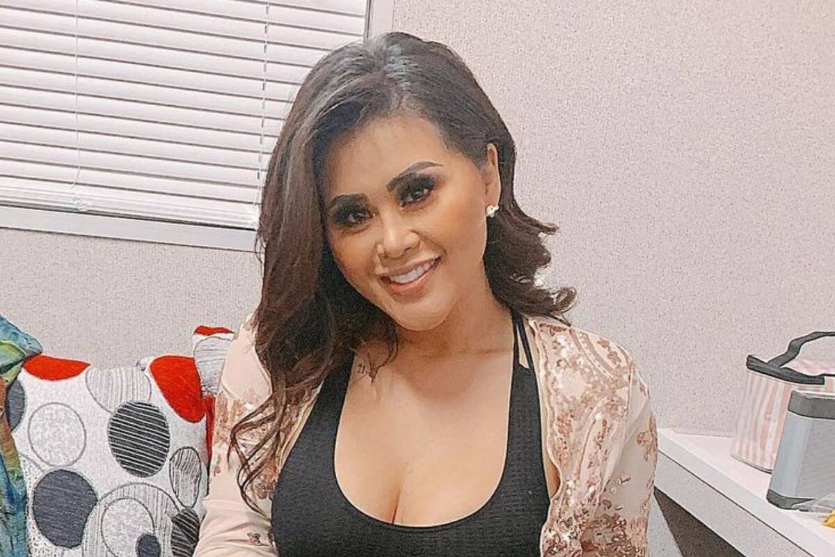Gomita aparece en redes con tremendo escote