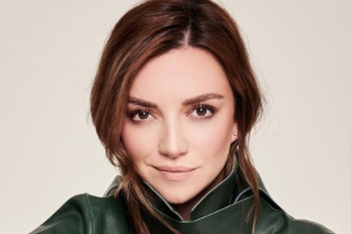 Regina Blandón critica a canal por la censura de su beso lésbico