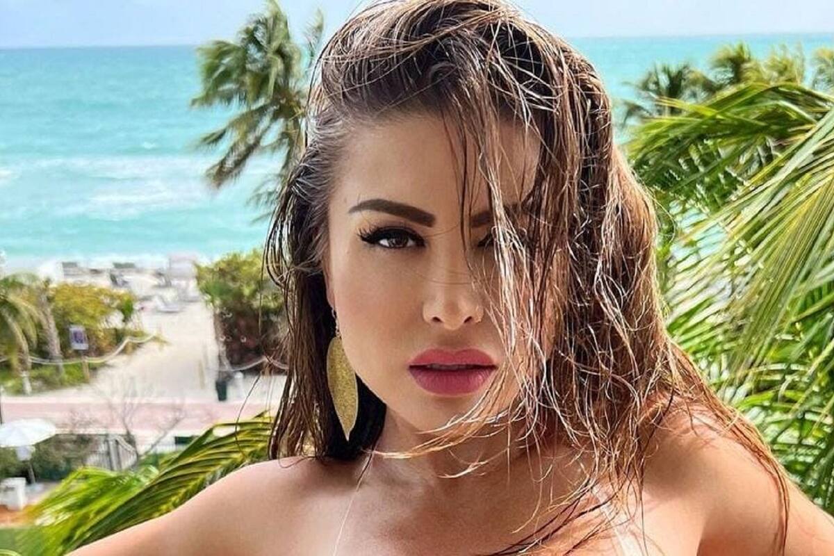 Francia James luce su espectacular figura con despampanante traje de baño
