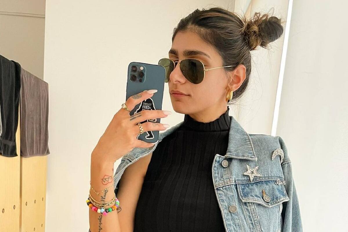 Con esta pose, Mia Khalifa enseña sus encantos dentro de una piscina