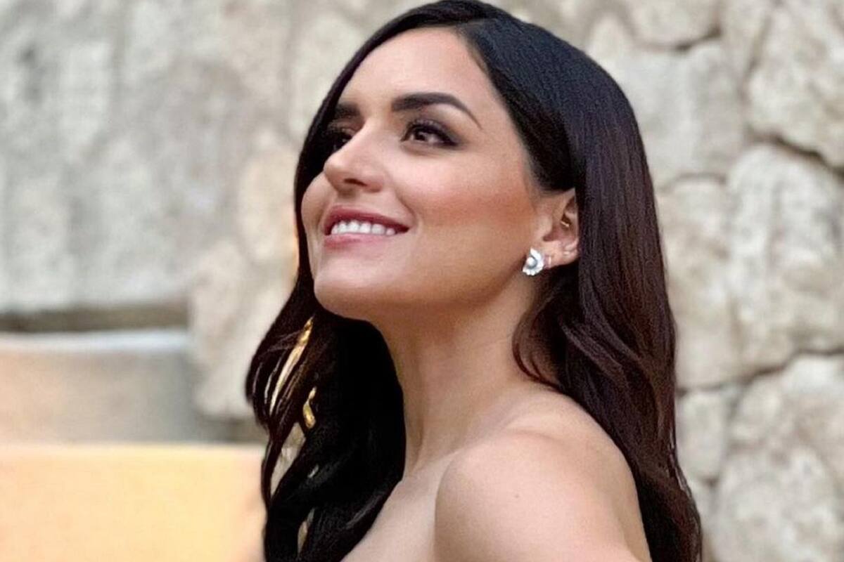 Casandra Ascencio luce espectacular en bañador rosado