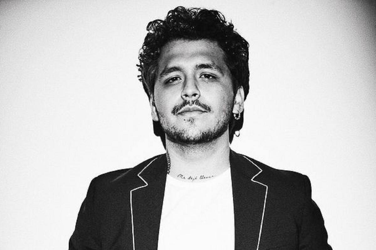 VIDEO: Christian Nodal le lleva serenata a su suegra por su cumpleaños