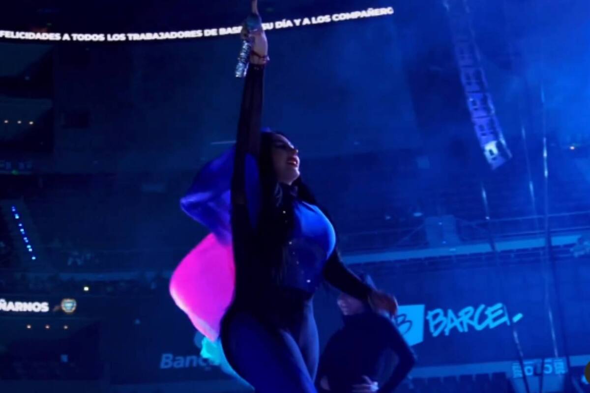 "Bellakath" conquista la "Arena CDMX" con su música