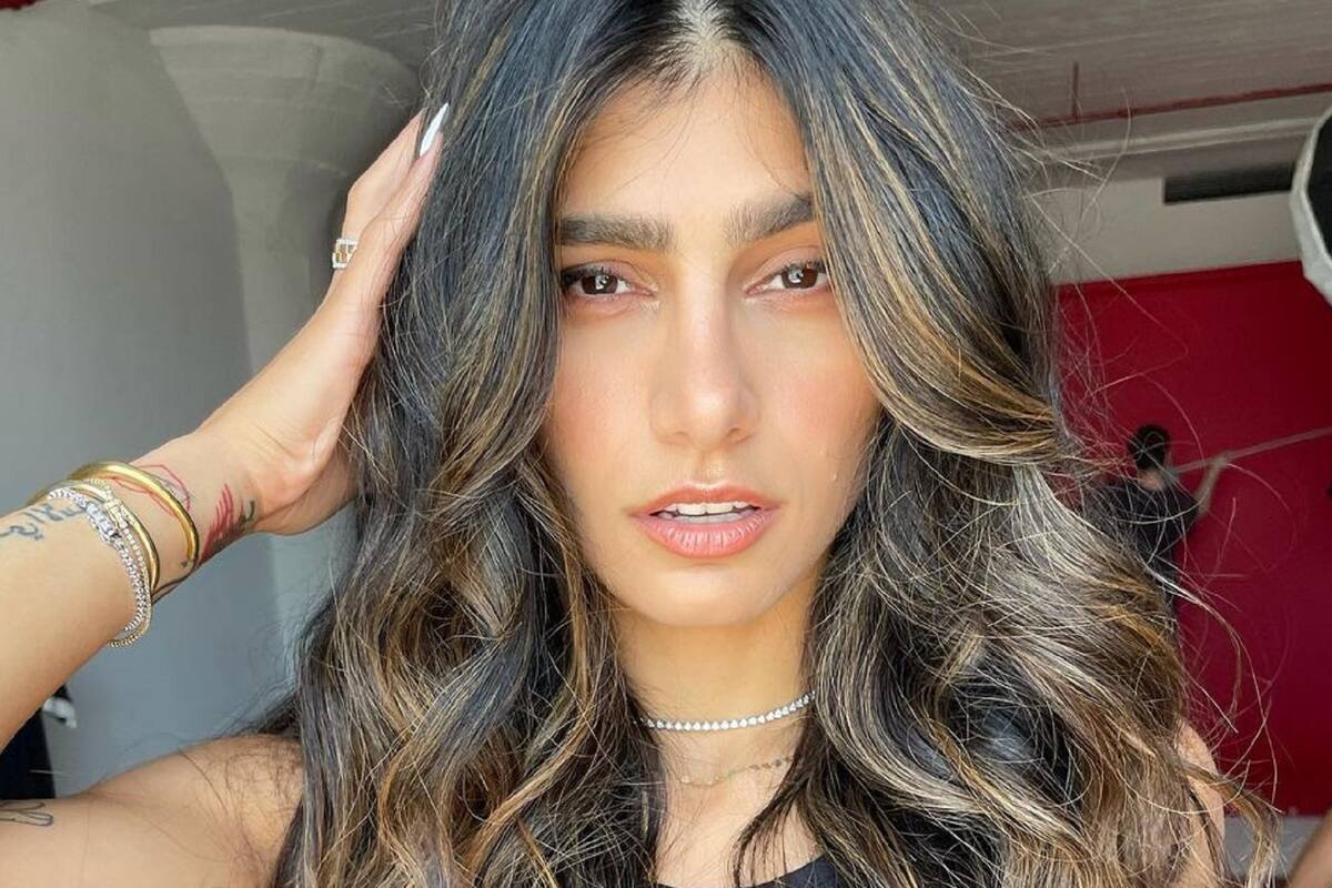 Mia Khalifa presume sus curvas modelando su nueva línea de bikinis