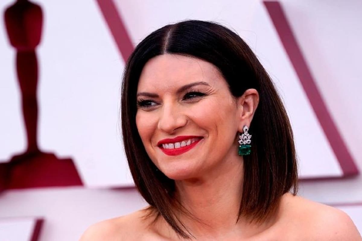 Laura Pausini sorprende con su elegante vestido negro en los 'Premios Oscar'