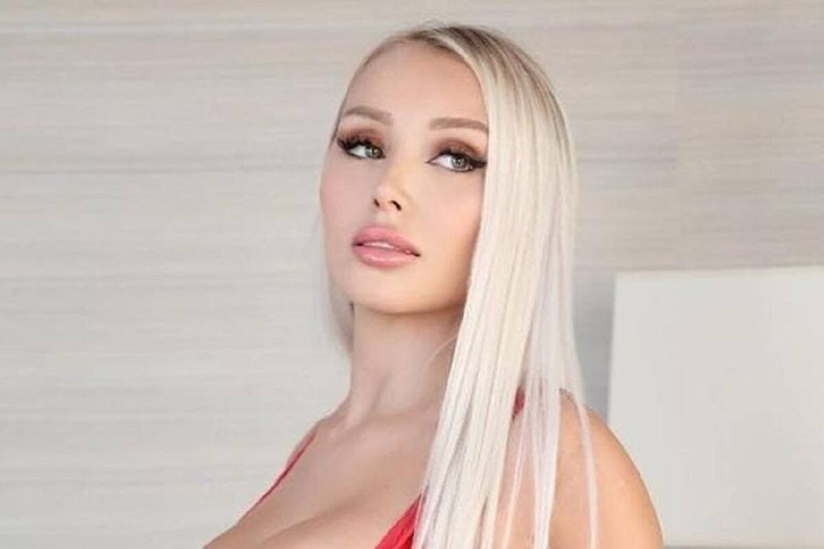 Daniella Chávez deslumbra sus fans modelando su espectacular body suit