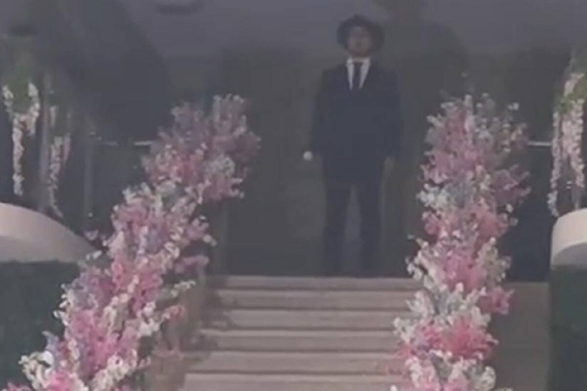 Joven hace épica entrada a la quinceañera de su hermana con música de “The Undertaker”