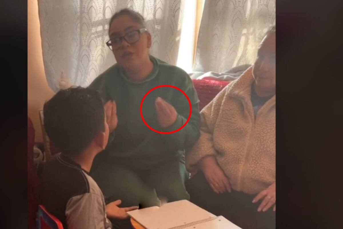 VIDEO: Niño desespera a su mamá y abuela cuando le enseñan a sumar
