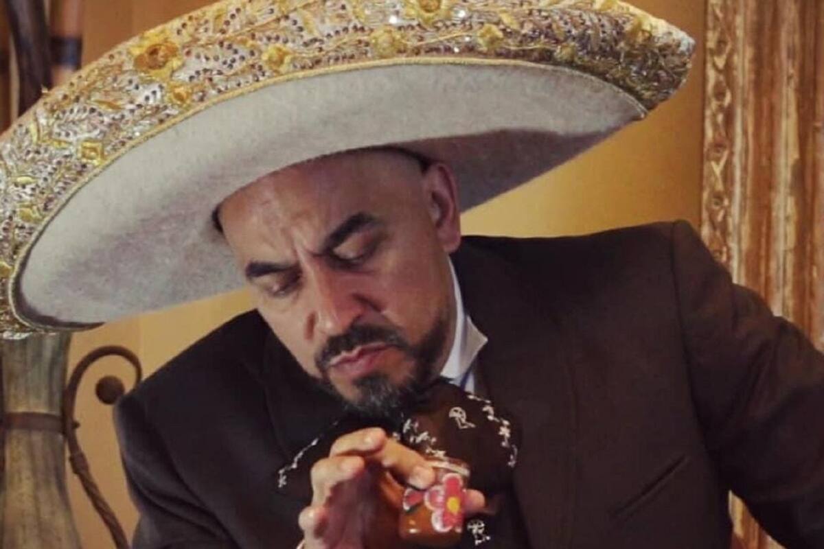Lupillo Rivera decide quitarse el tatuaje de Belinda en su brazo izquierdo