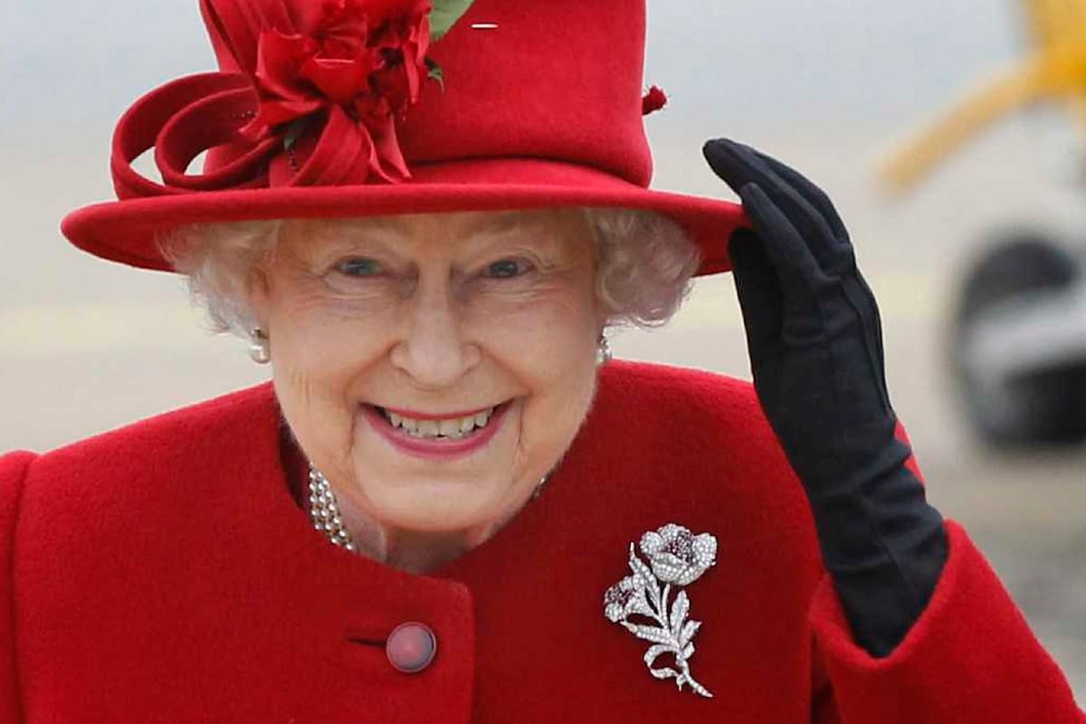 Reina Isabel II se encuentra bajo supervisión médica, aumenta preocupación por su salud