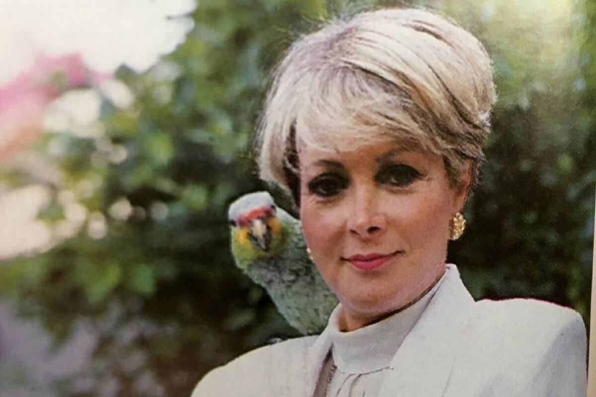 Reportan que Lolita Ayala está delicada de salud; fue vista caminando con oxígeno