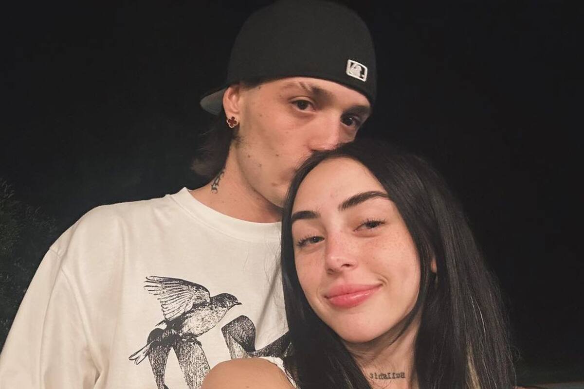 Nicki Nicole defiende a Peso Pluma tras polémica por arrojar agua a un fan