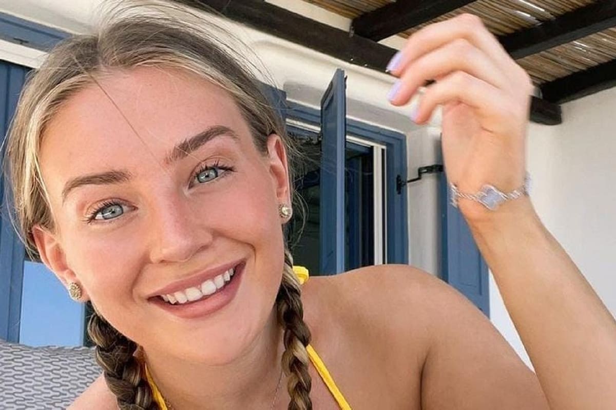 Bethany Lily April deslumbra a sus fans con su escotado vestido blanco en Instagram