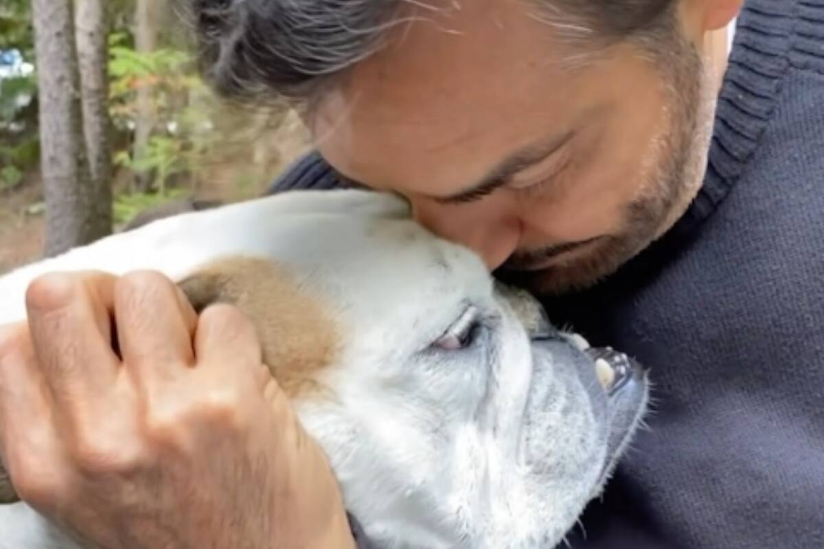 Eugenio Derbez lamenta el fallecimiento de su perrita Fiona