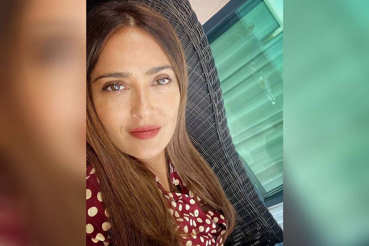 Salma Hayek se viste de azul para dar “buena suerte” a elecciones presidenciales