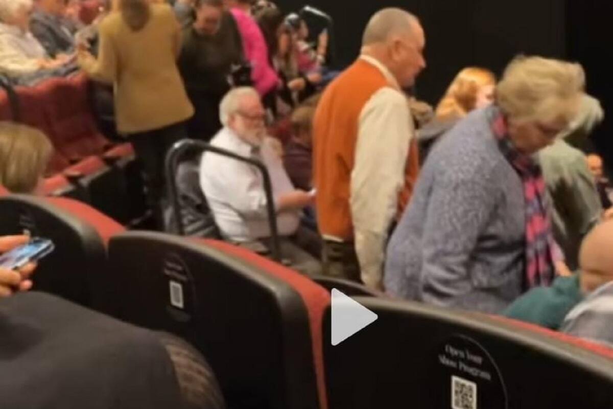 TikTok: Joven graba a señor usando su mismo atuendo